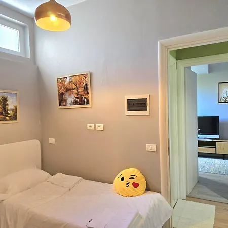 Lura 3 Floral Apartment Plazhi San Pietro